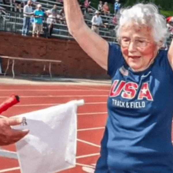 Julia Hawkins: correre i 100 metri a 101 anni